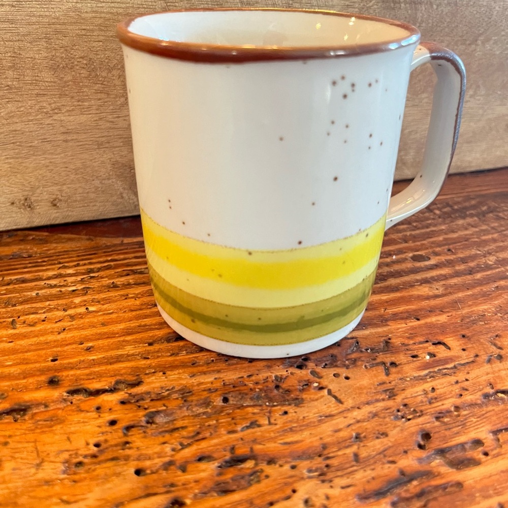 70’s Vtg. Lunch mates sunrise cultura collection made in Japan. Green & yellow